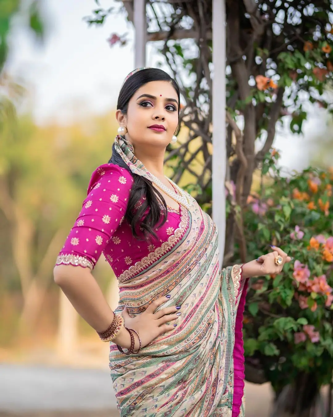 ZEE TV Actress Sreemukhi in Traditional Green Saree Pink Blouse